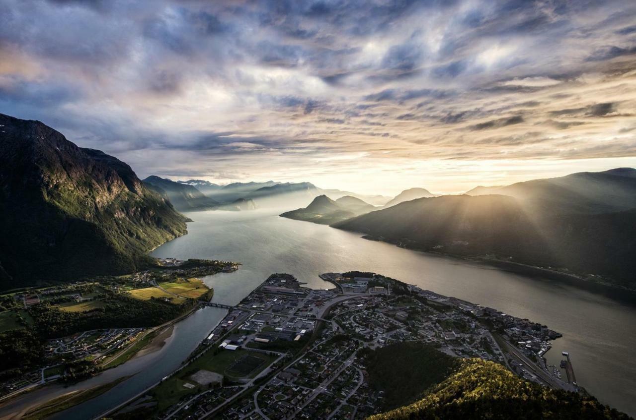 Apartment Dreamvalley Isfjorden ภายนอก รูปภาพ